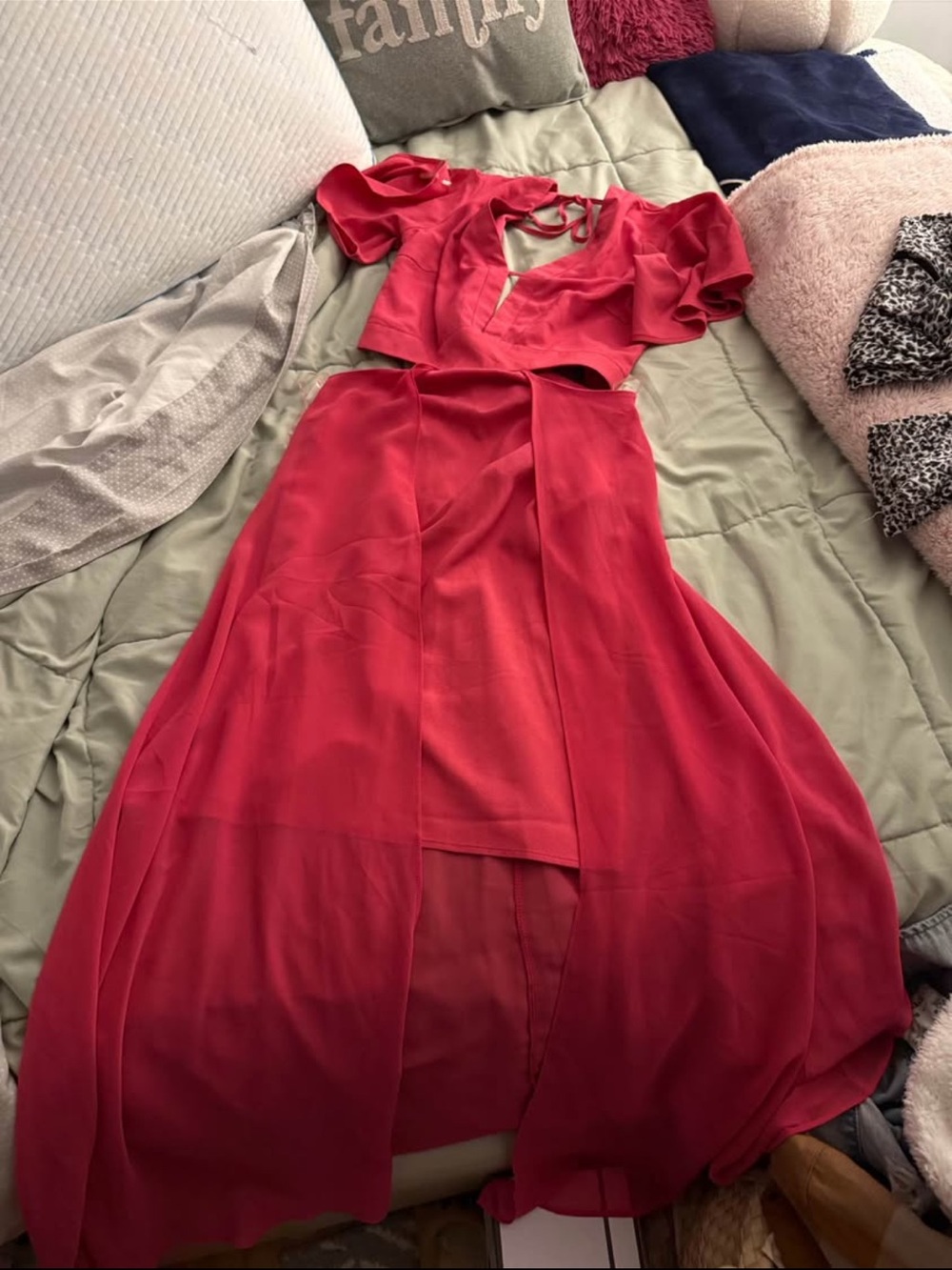 Pink Two-Piece Maxi Dress with Flutter Sleeves / shorts